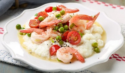 20 min Shrimp and Grits with Peas and Butter Sauce